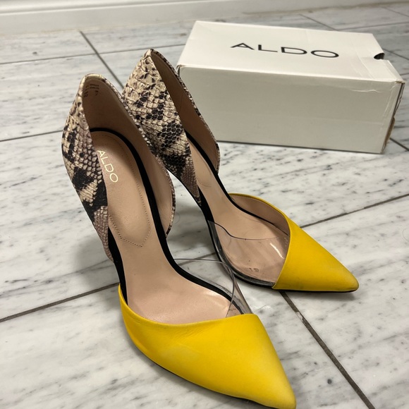 One of a kind yellow and animal print heels - Picture 2 of 3